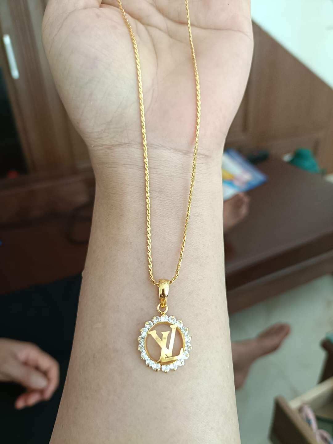 Dây chuyền liền mặt vàng non trẻ đẹp