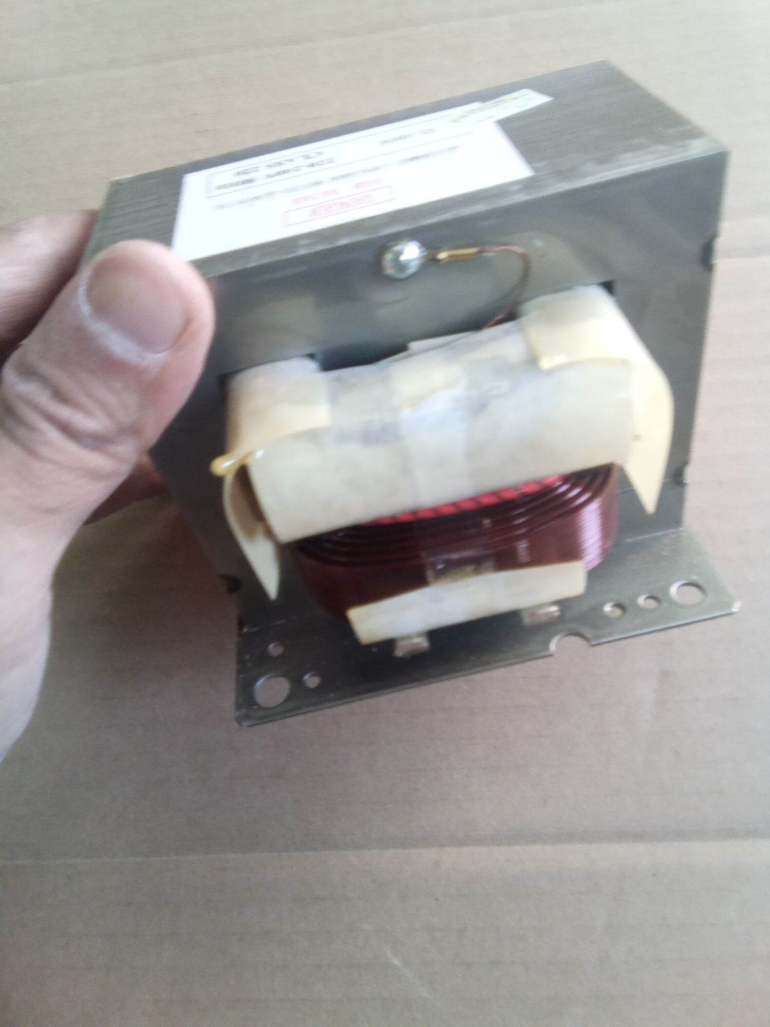 Biến áp lò vi sóng công suất 1000W.