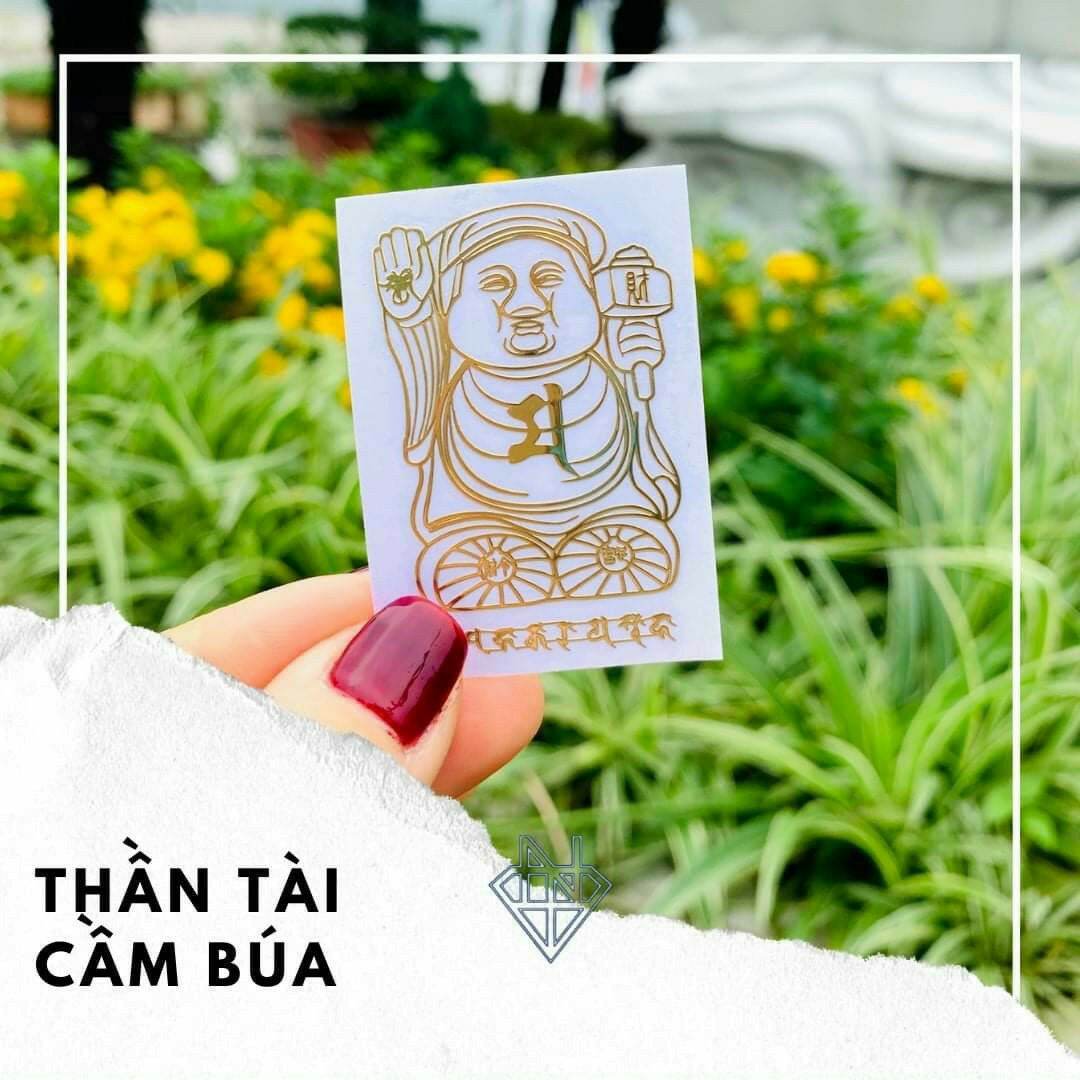 Miếng dán thần tài giữ của hay còn gọi thần tài cầm búa dán đt , laptop