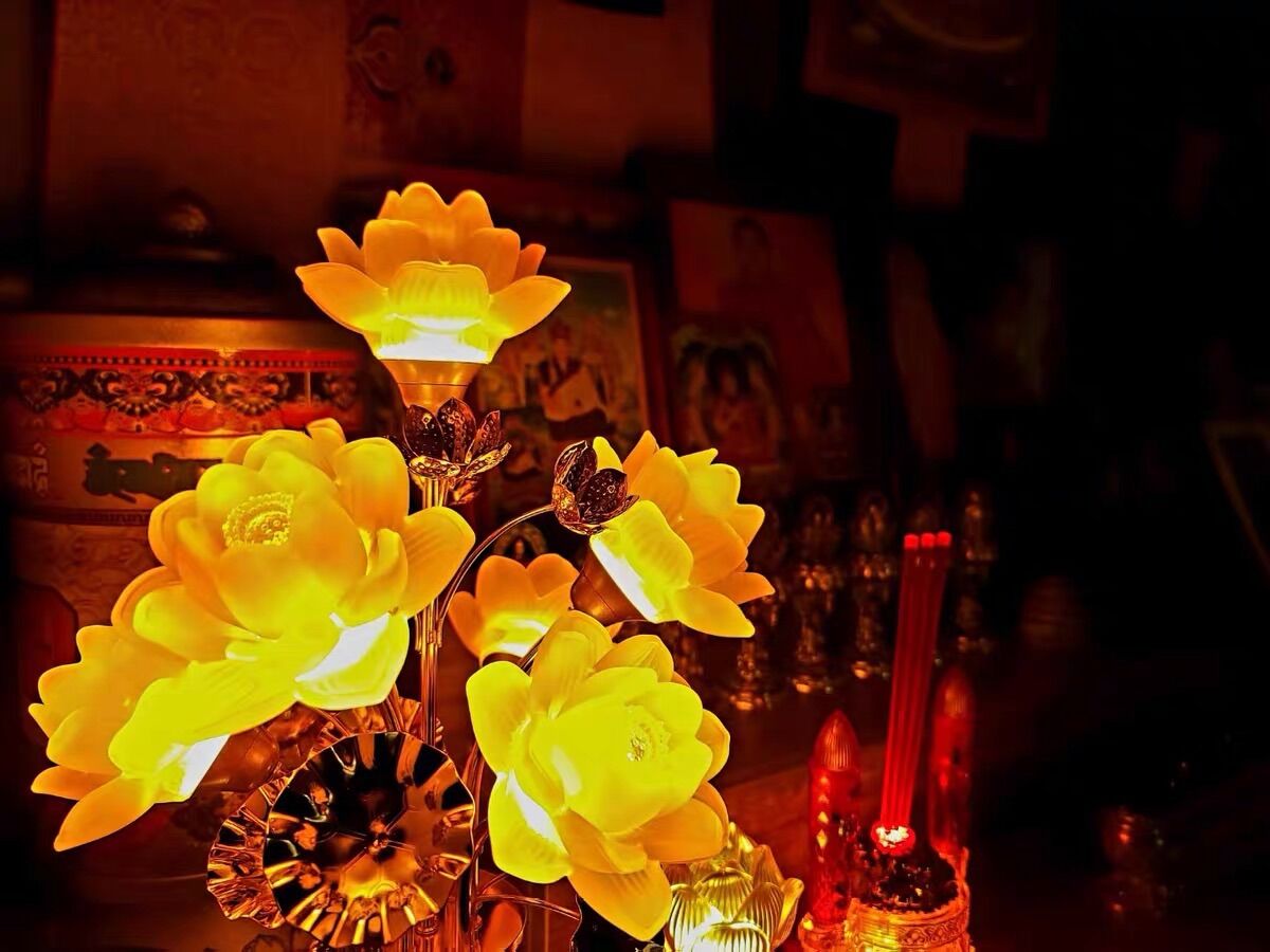 [GIÁ 1 CÂY] ĐÈN LED HOA SEN LƯU LY THỜ CÚNG TRANG TRÍ
