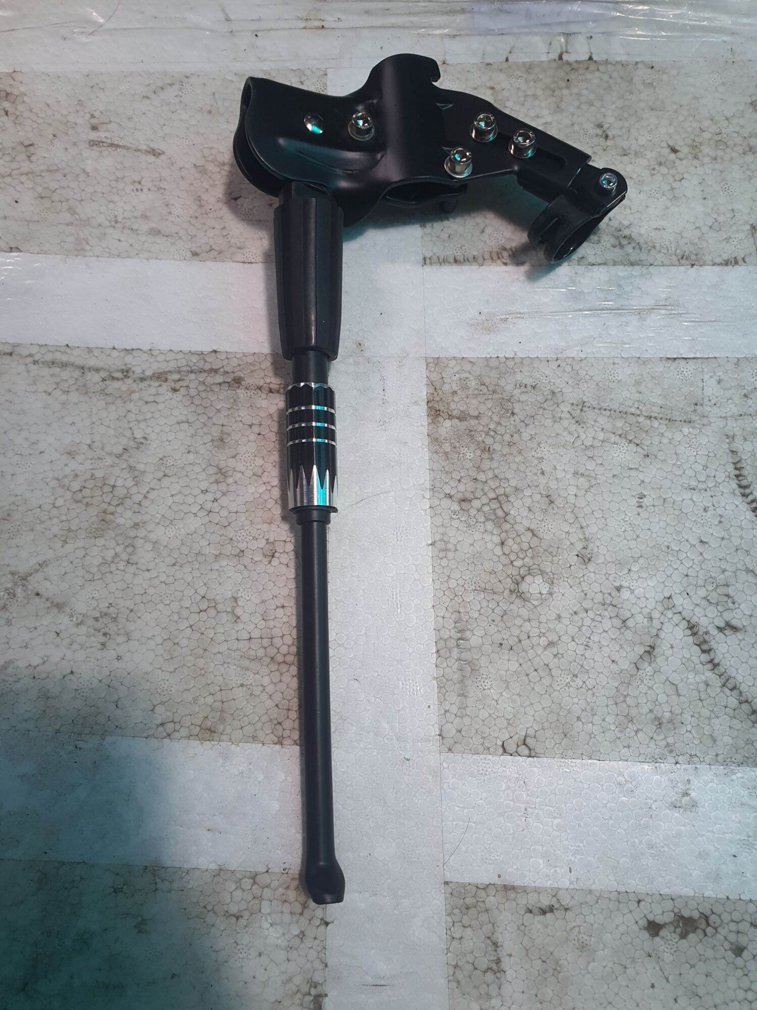 Chân chống xe đạp   2 điểm