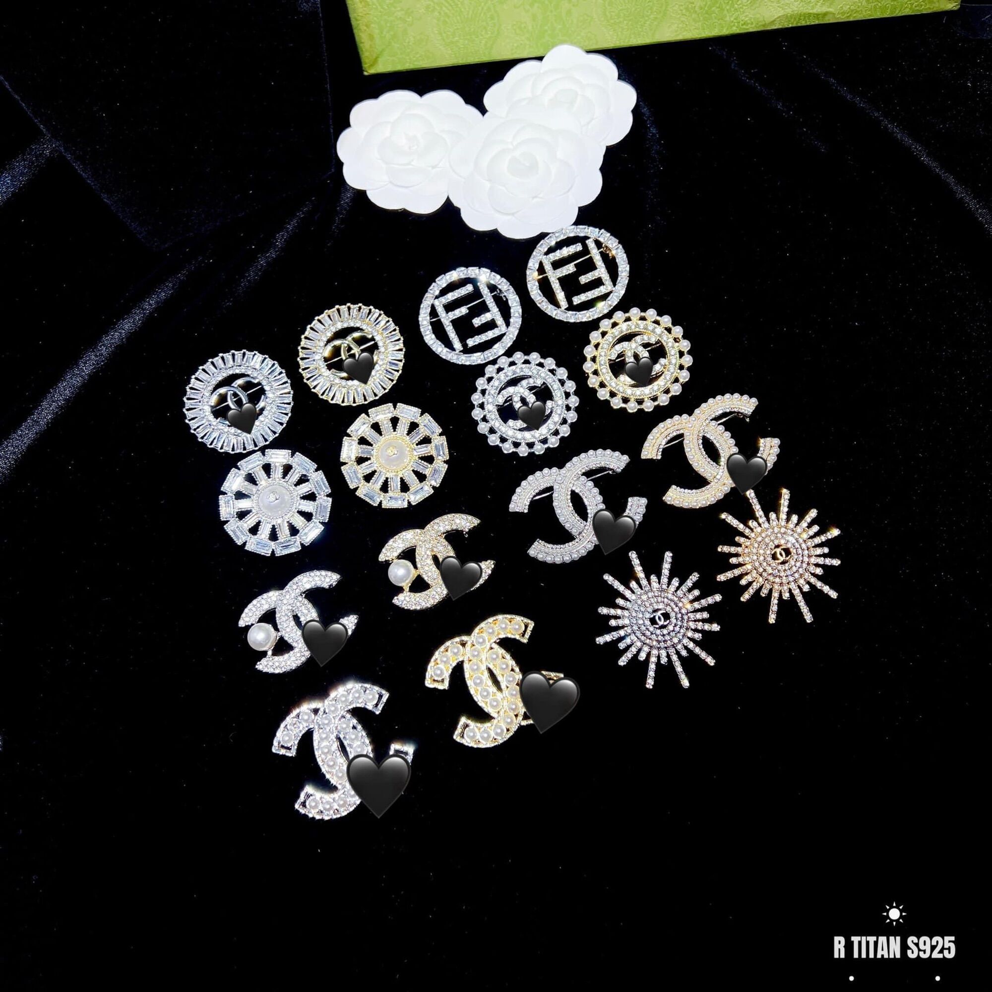Cài áo chanel
