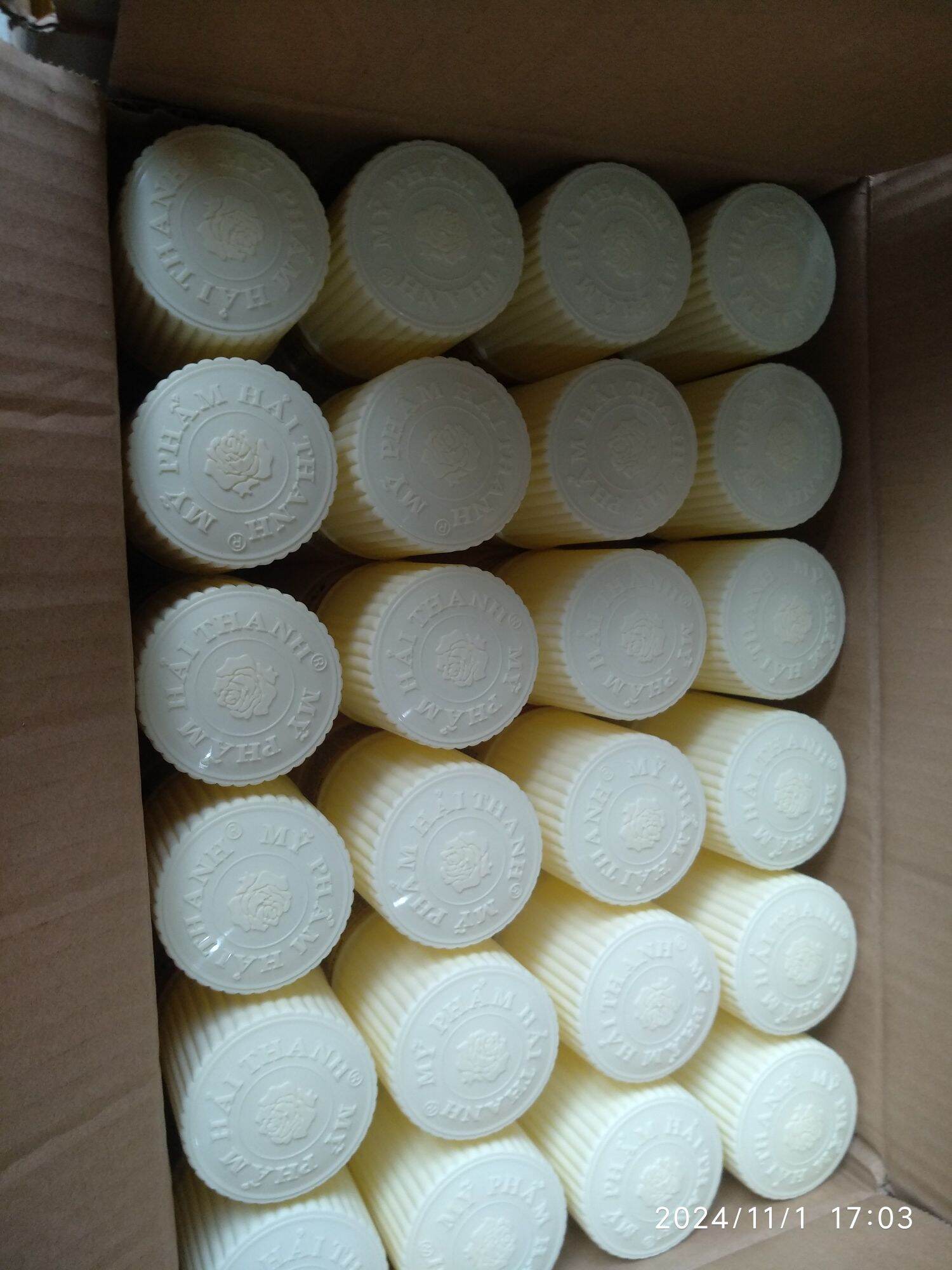 Nước xịt phòng hương hoa fendy hương hoa 350ml