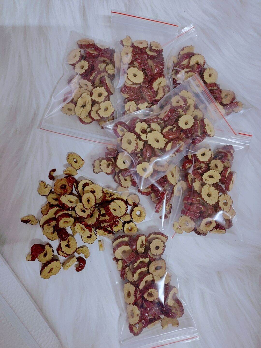 Táo đỏ- Thức ăn dành cho hamster, ăn dặm hamster