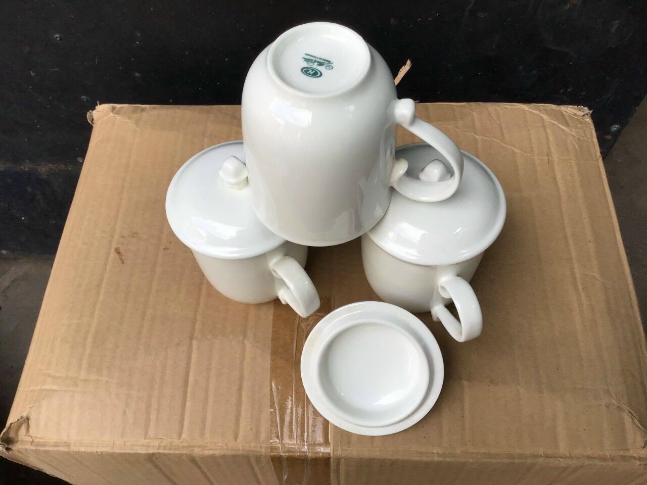 Ly sứ có nắp Minh Châu