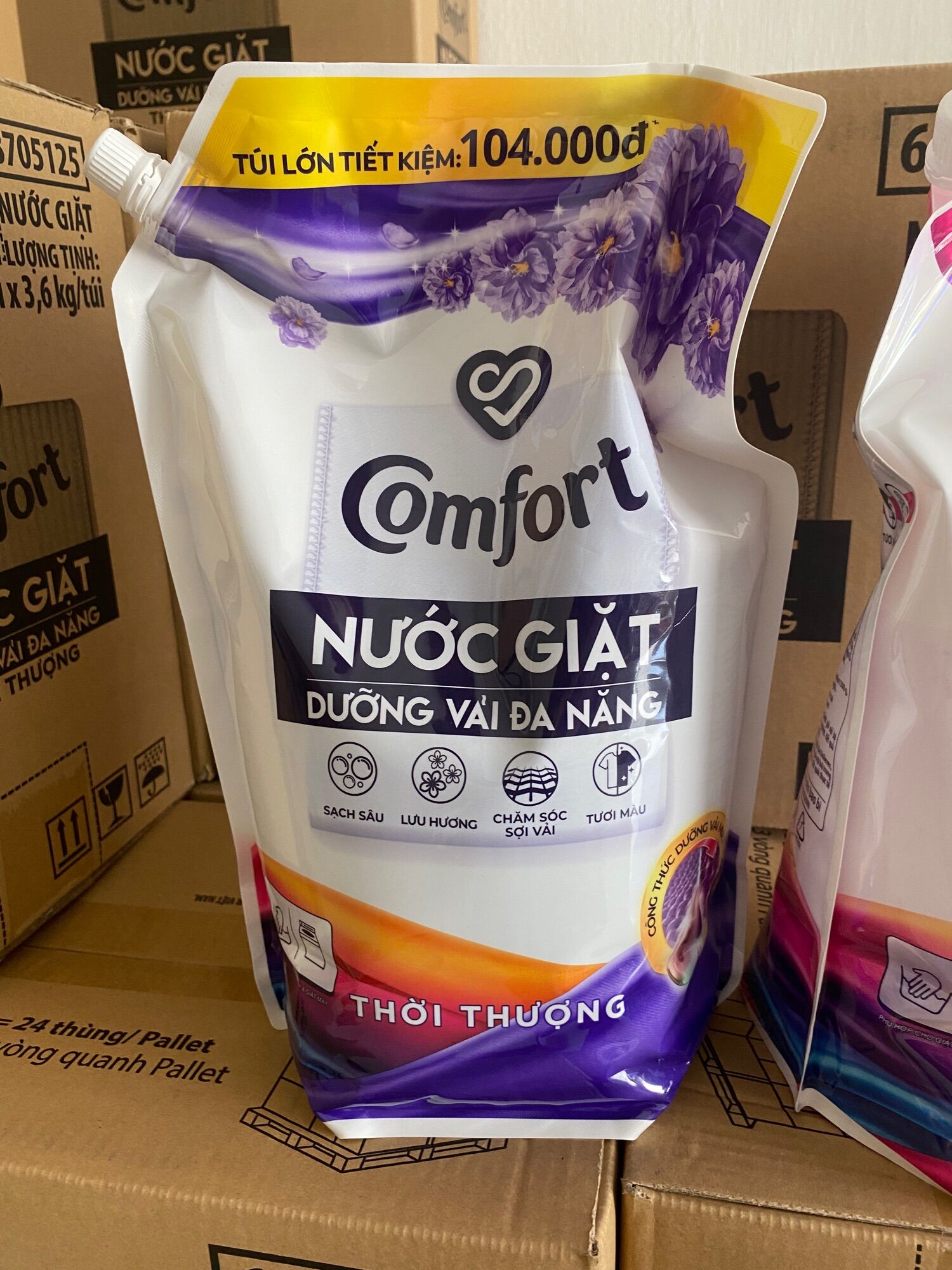 Nước giặt dưỡng vải Comfort hương Thời Thượng 3.8kg hàng mới trước 3.6kg giá k đổi