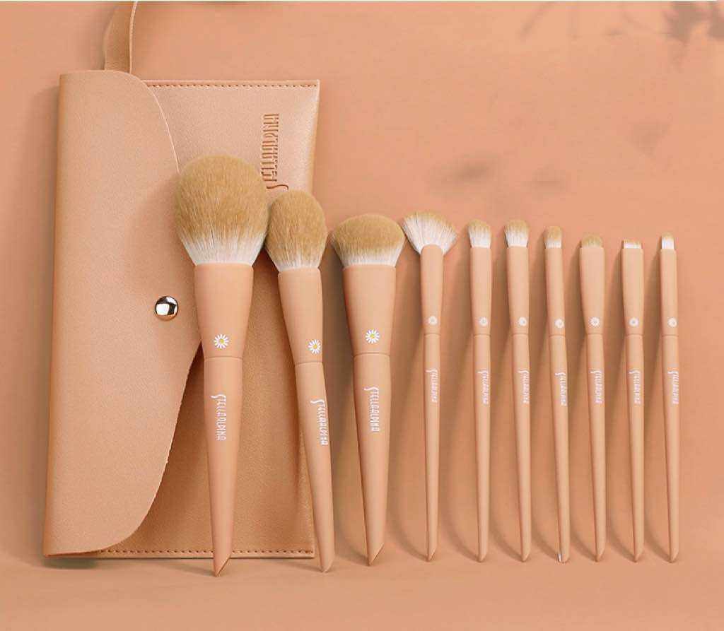 Bộ cọ trang điểm cá nhân msQ gồm 10 cọ kèm theo túi đựng hoặc ống cắm với 3 màu dễ dàng lựa chọn