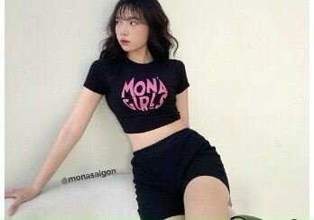 ÁO THUN CROPTOP IN CHỮ MONA GIRLS ÔM DÁNG