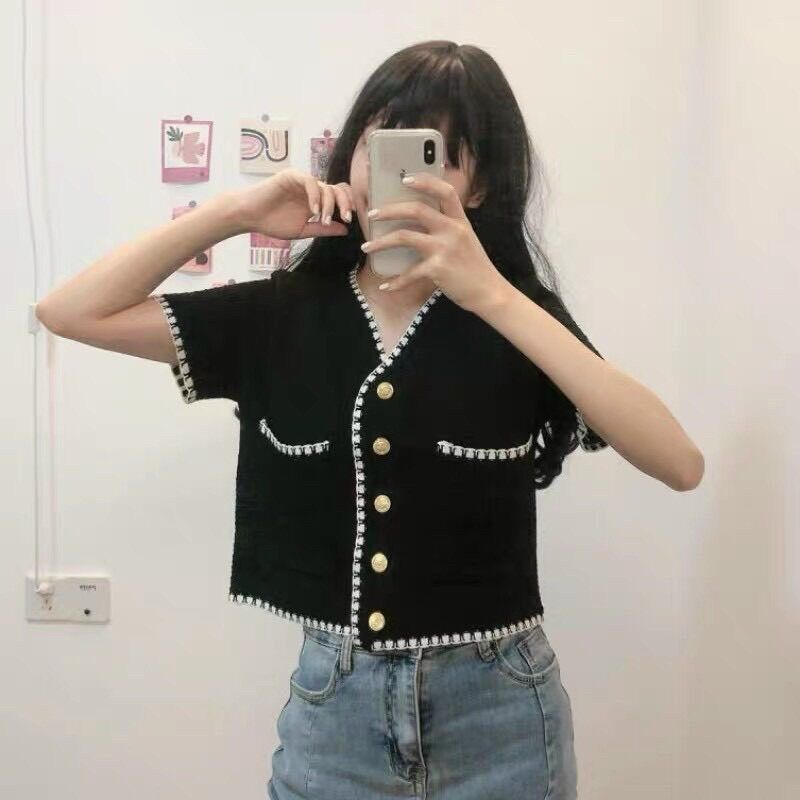 Áo kiểu croptop nút vàng phối ren REN2