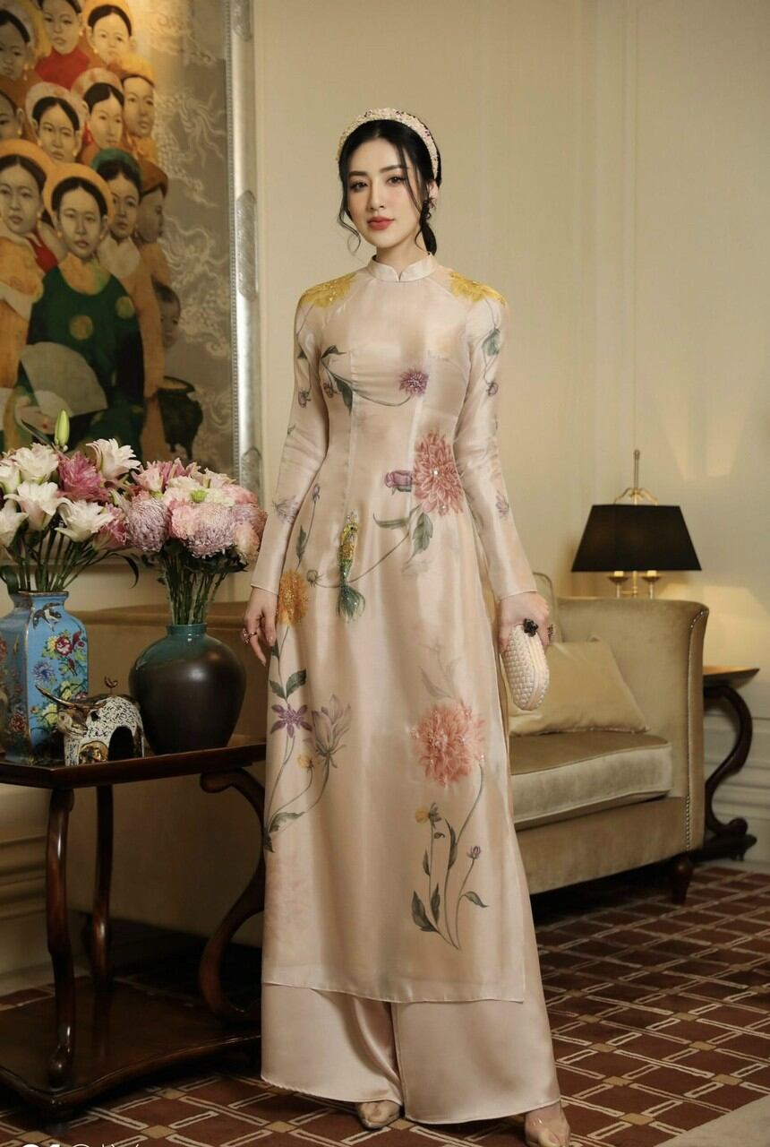 PT27 Áo dài 4 tà cách tân vải tơ đính hoa nổi sang chảnh cho nàng thơ