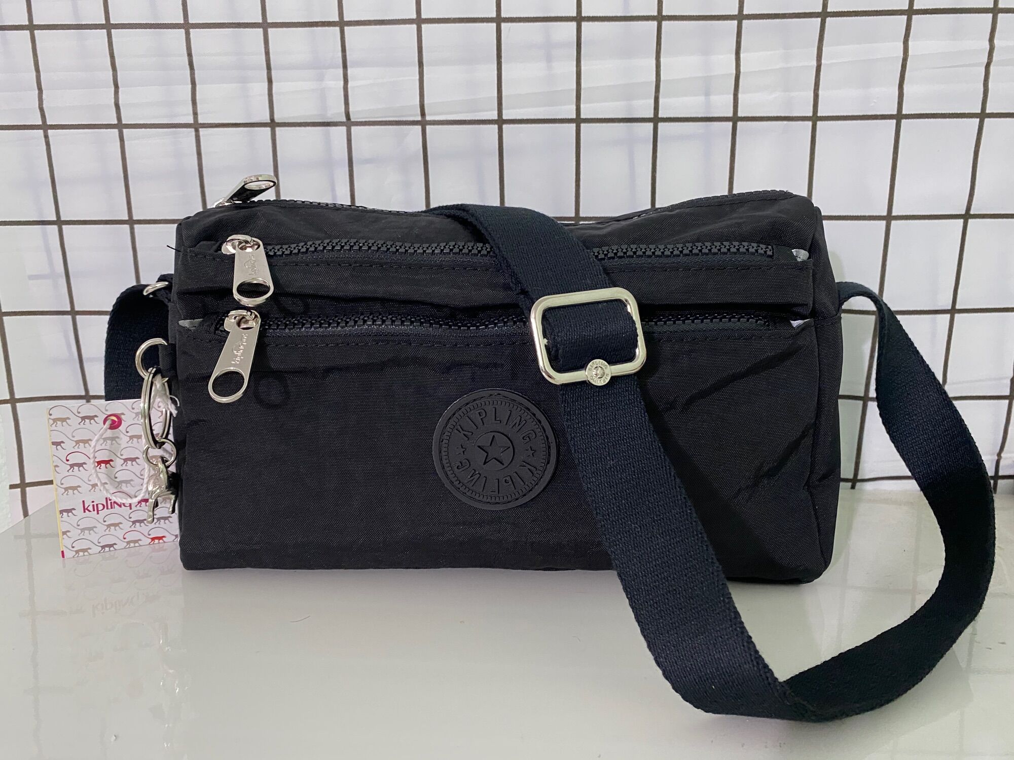 Túi đeo chéo Kipling đen