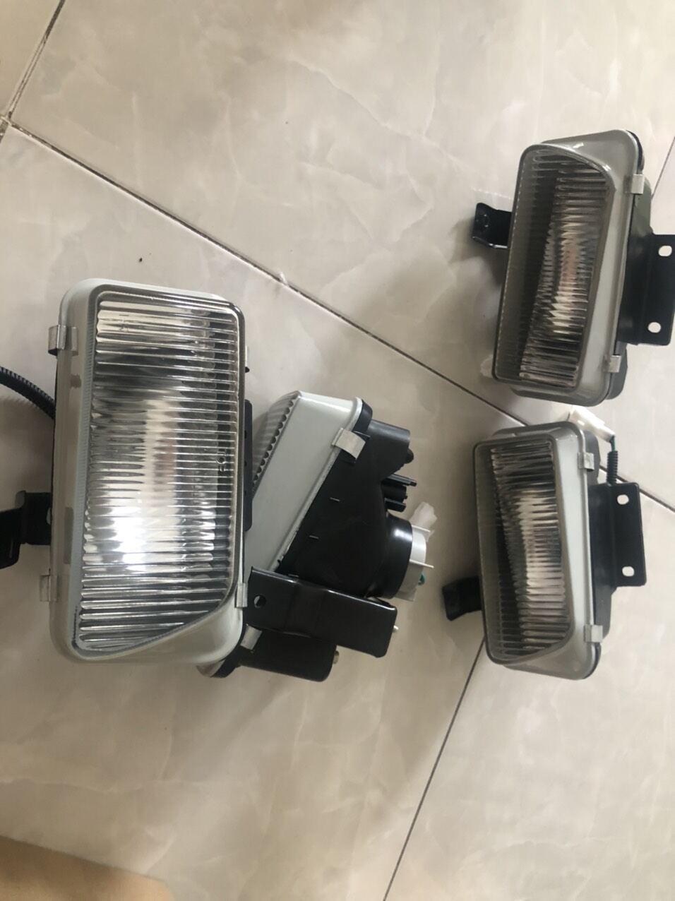 Đèn gầm xe tải isuzu