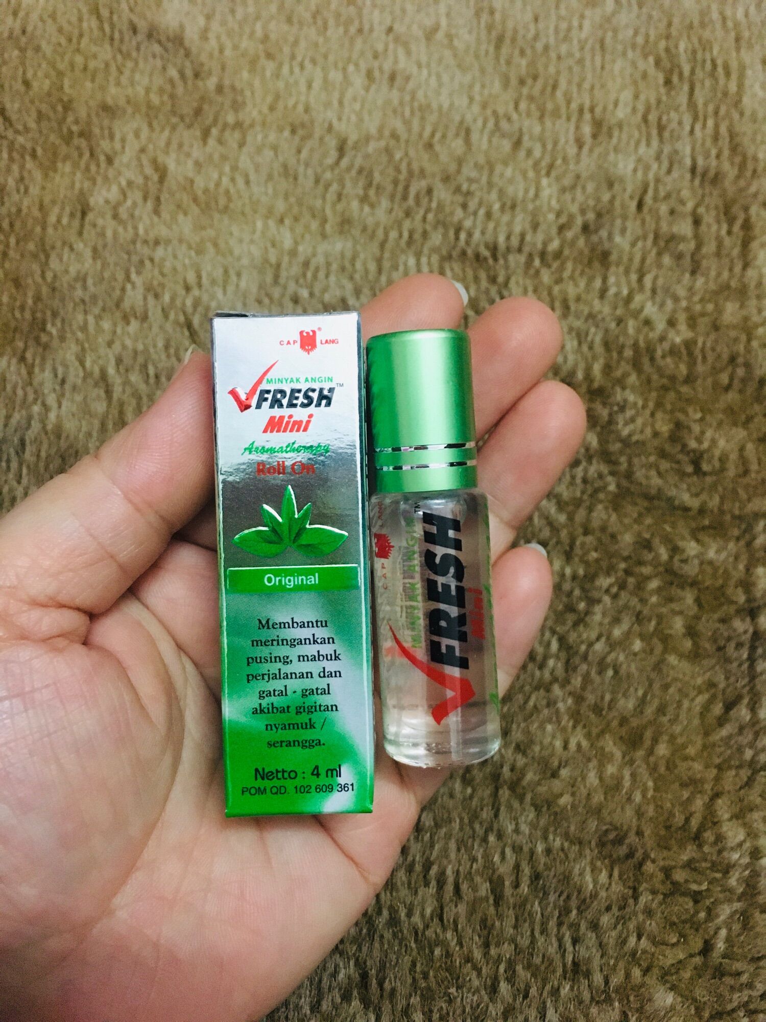Dầu lăn thảo dược Vfresh hộp 12 chai