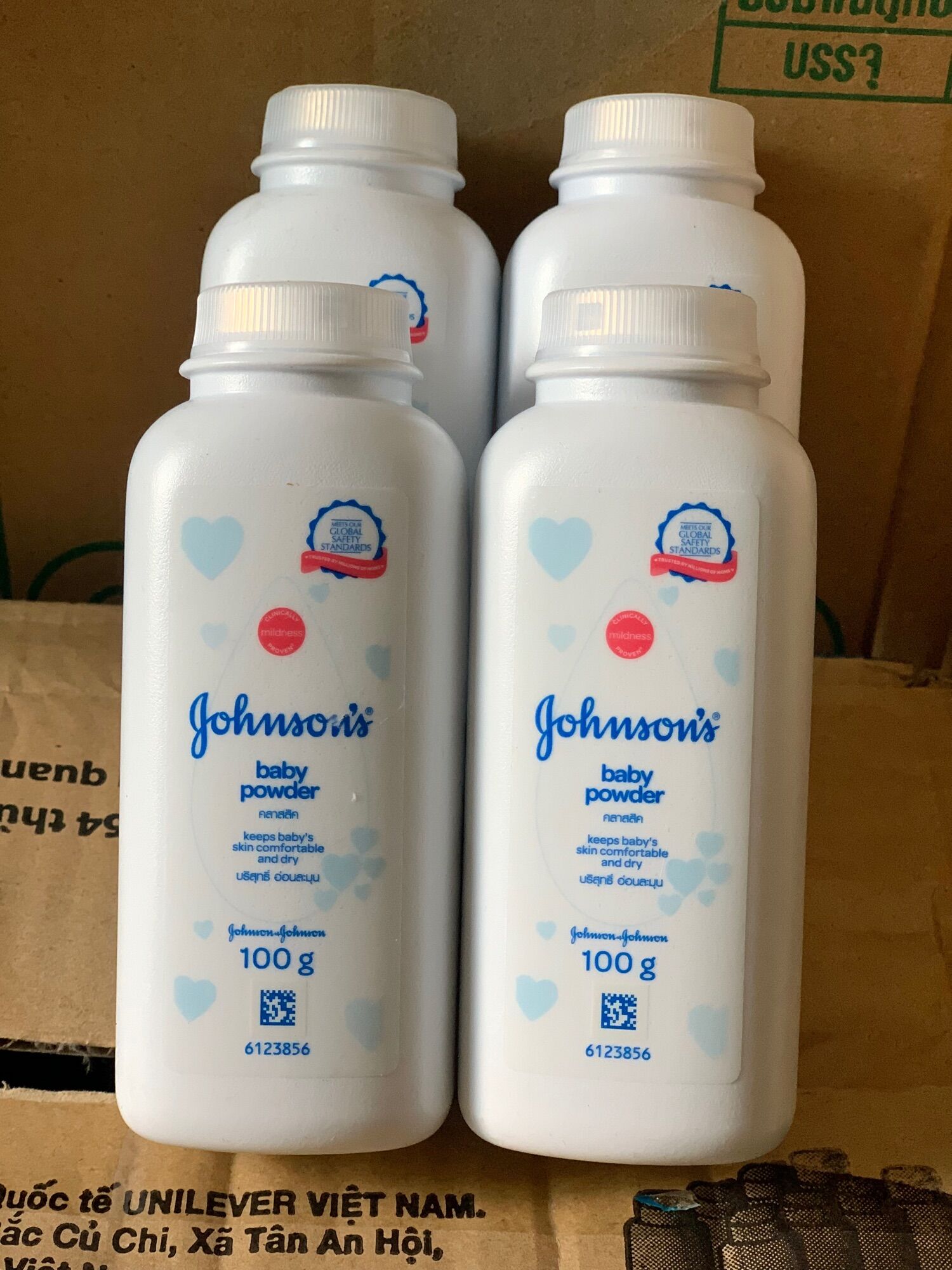 2 lọ Phấn thơm Johnson's Baby Power 100g