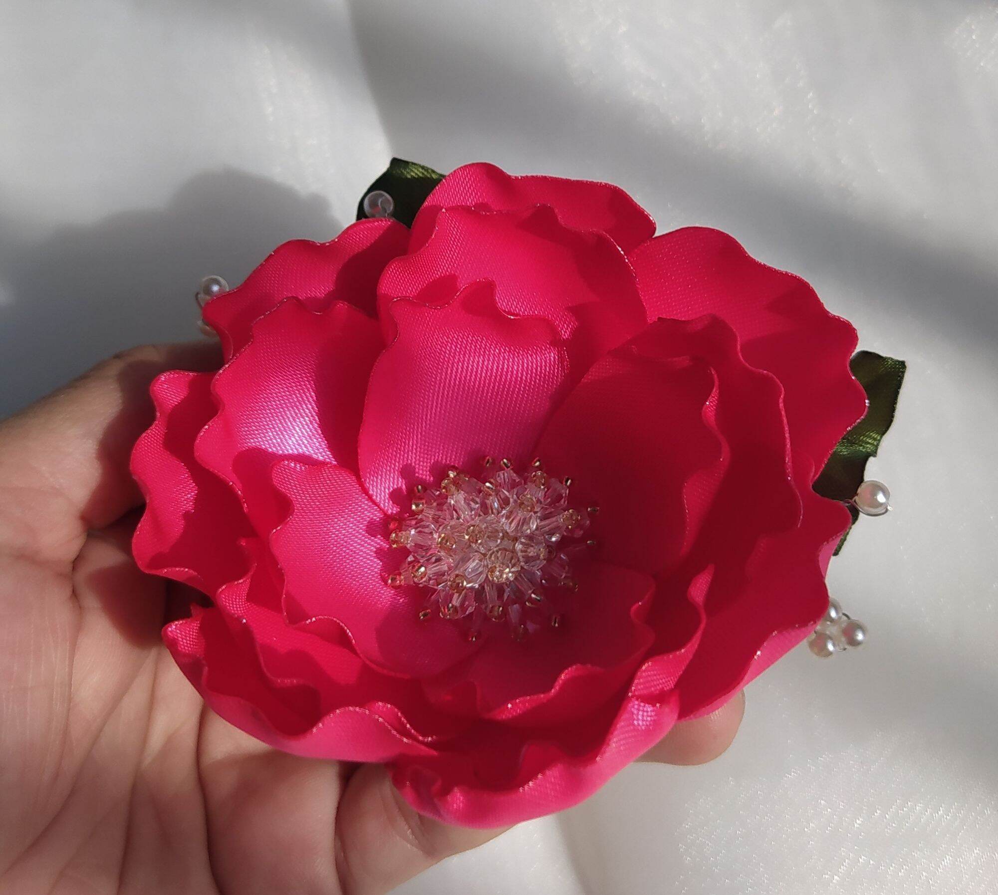 Hoa cài áo handmade Canto màu hồng phối hạt