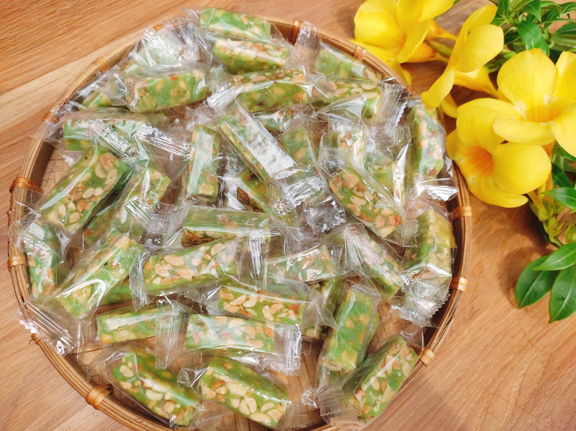 Kẹo đậu phộng nước cốt dừa lá dứa Bến Tre 500g