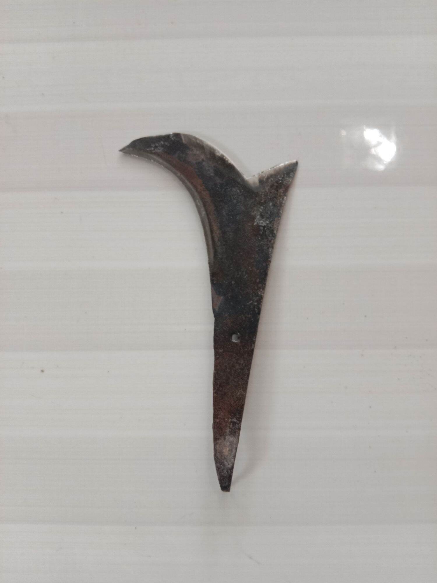 cứ Liêm dựt nhánh cây nhỏ
