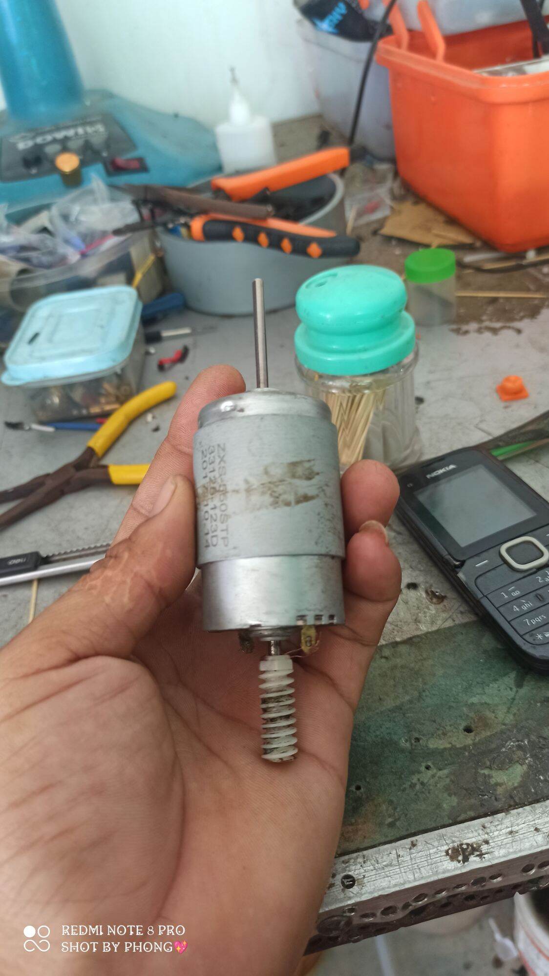 motor tháo máy, điện áp 12v.