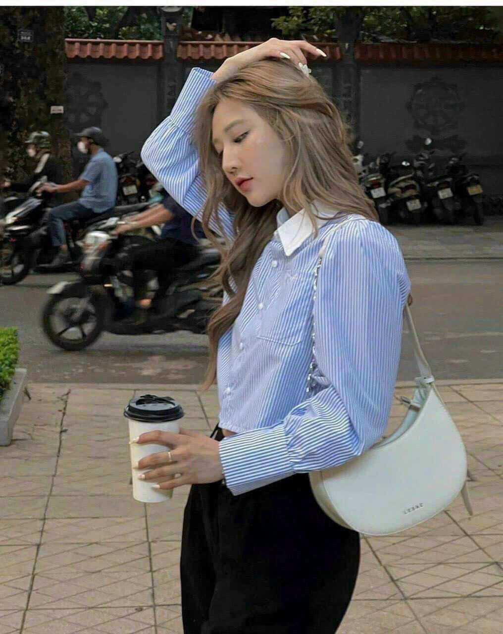 Áo sơ mi croptop sọc xanh cổ trắng BG