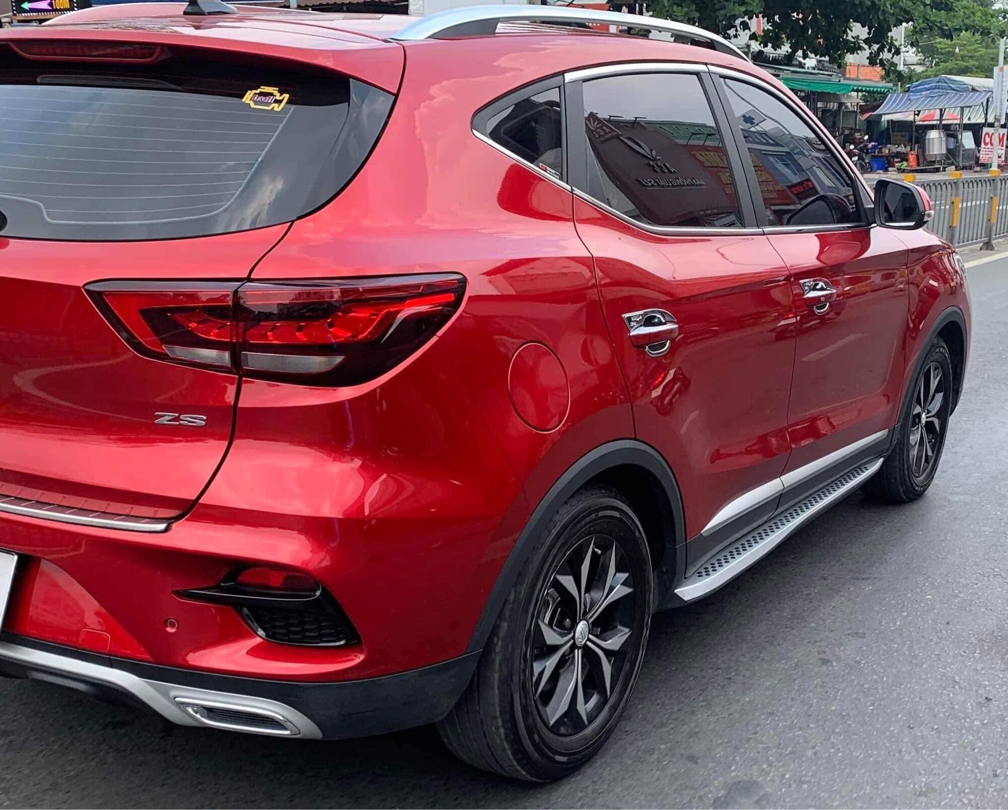 Bệ bước chân mg zs