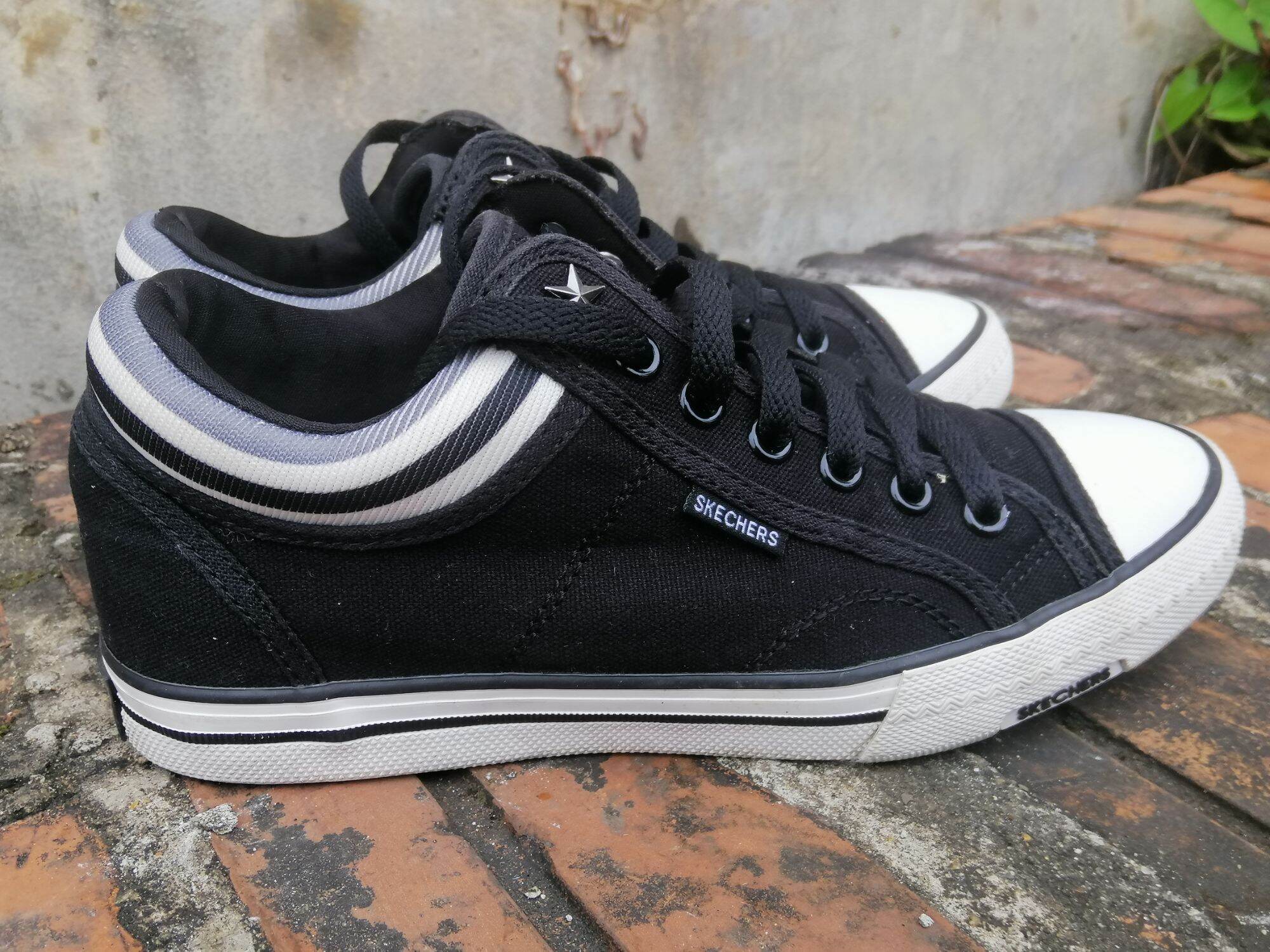 Giầy thể thao nữ hiệu Skechers của Mỹ
