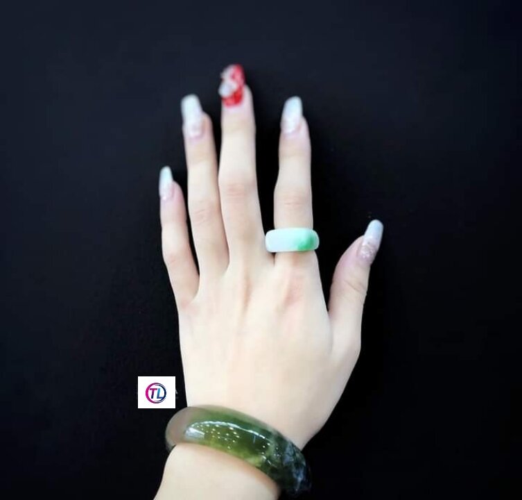 Nhẫn đá ngọc cẩm thạch lí thiên nhiên