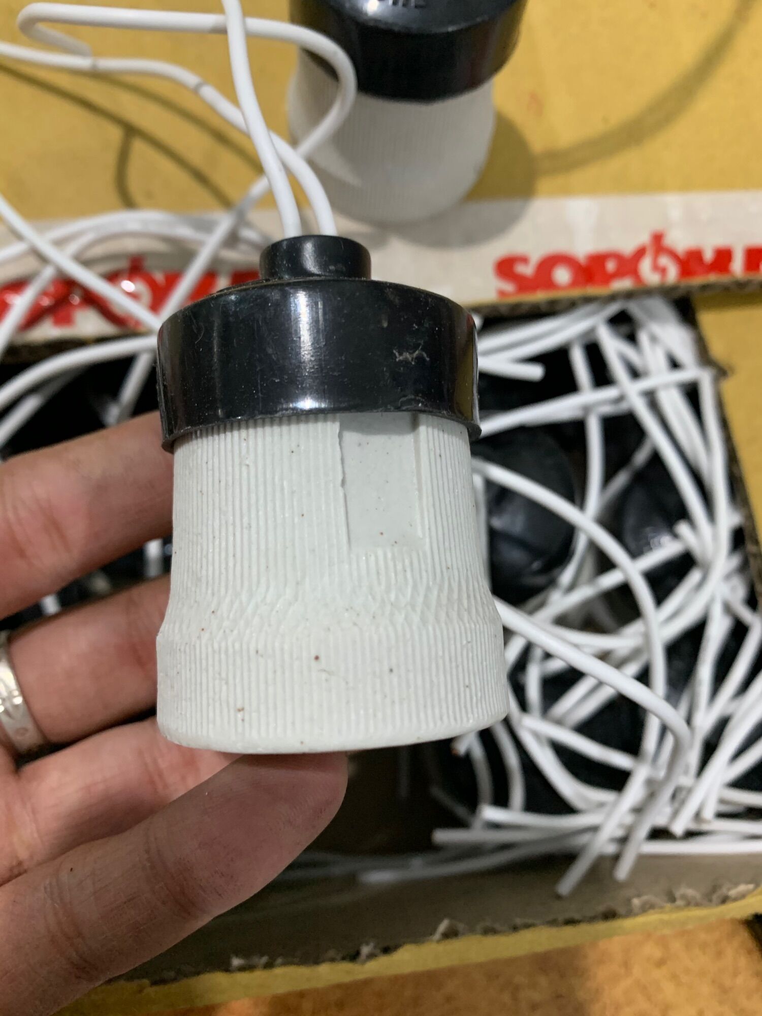 Đui đèn sứ chịu tải 200w Sopoka