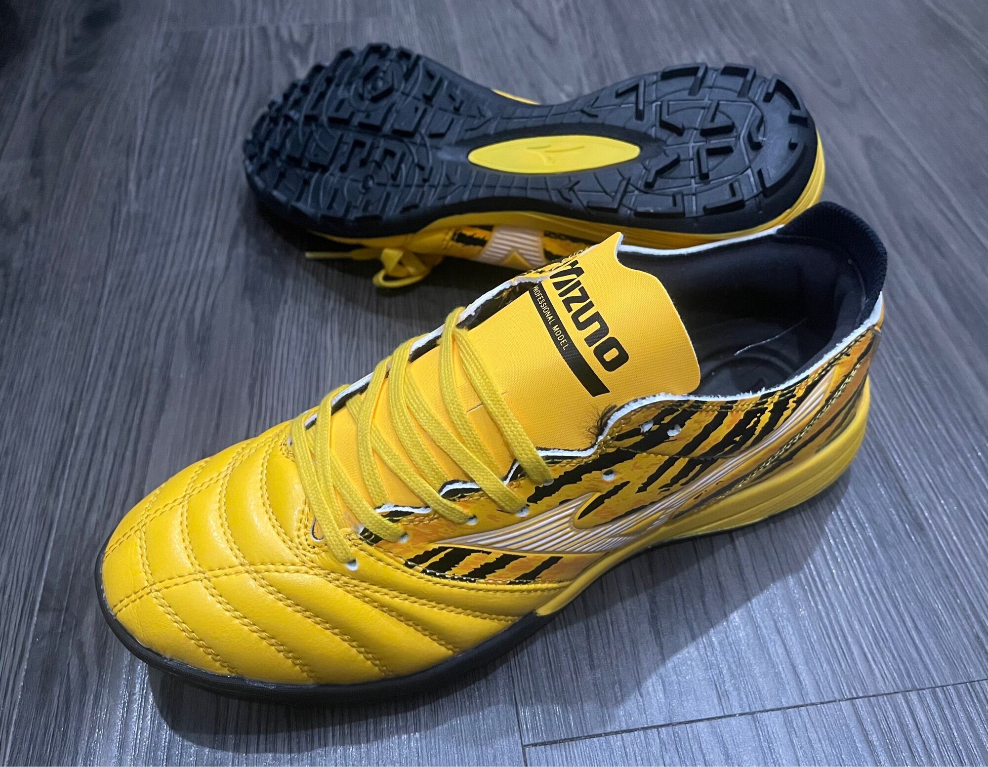 Giày bóng đá Mizuno Morelia Neo III TF Vàng Khoang Ngựa Vằn( tặng kèm tất)  