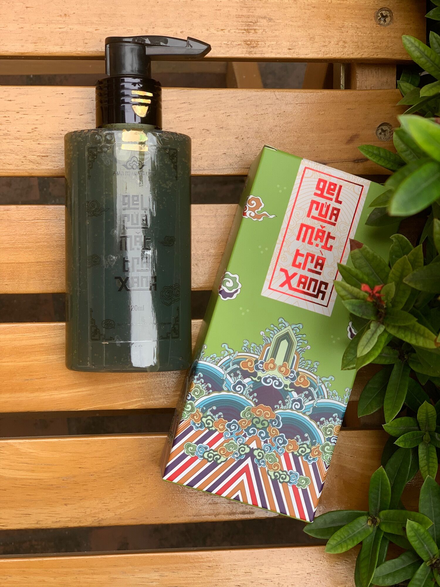 Gel Rửa Mặt Phấn Nụ Hoàng Cung