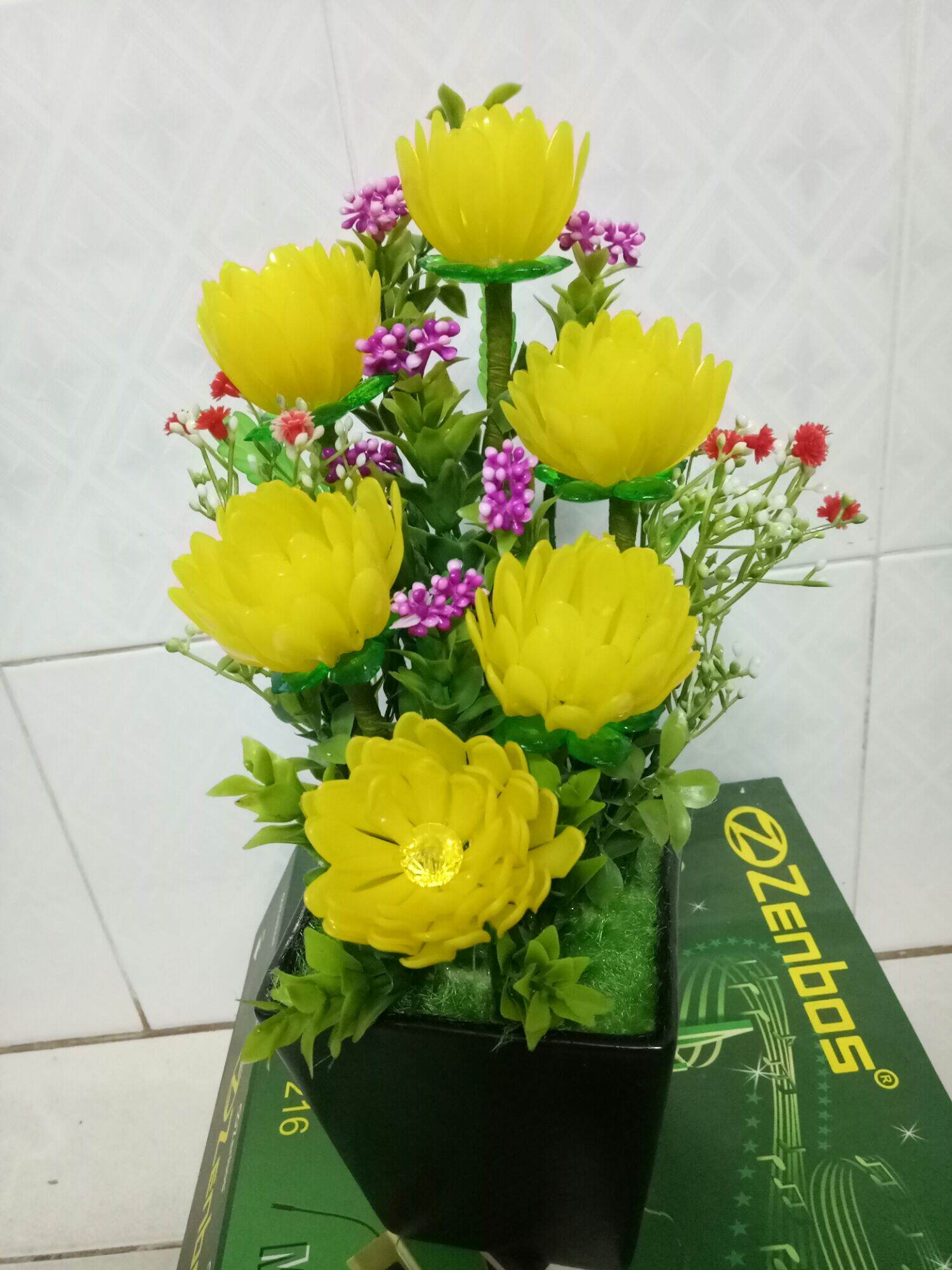 Chậu hoa cúc pha lê
