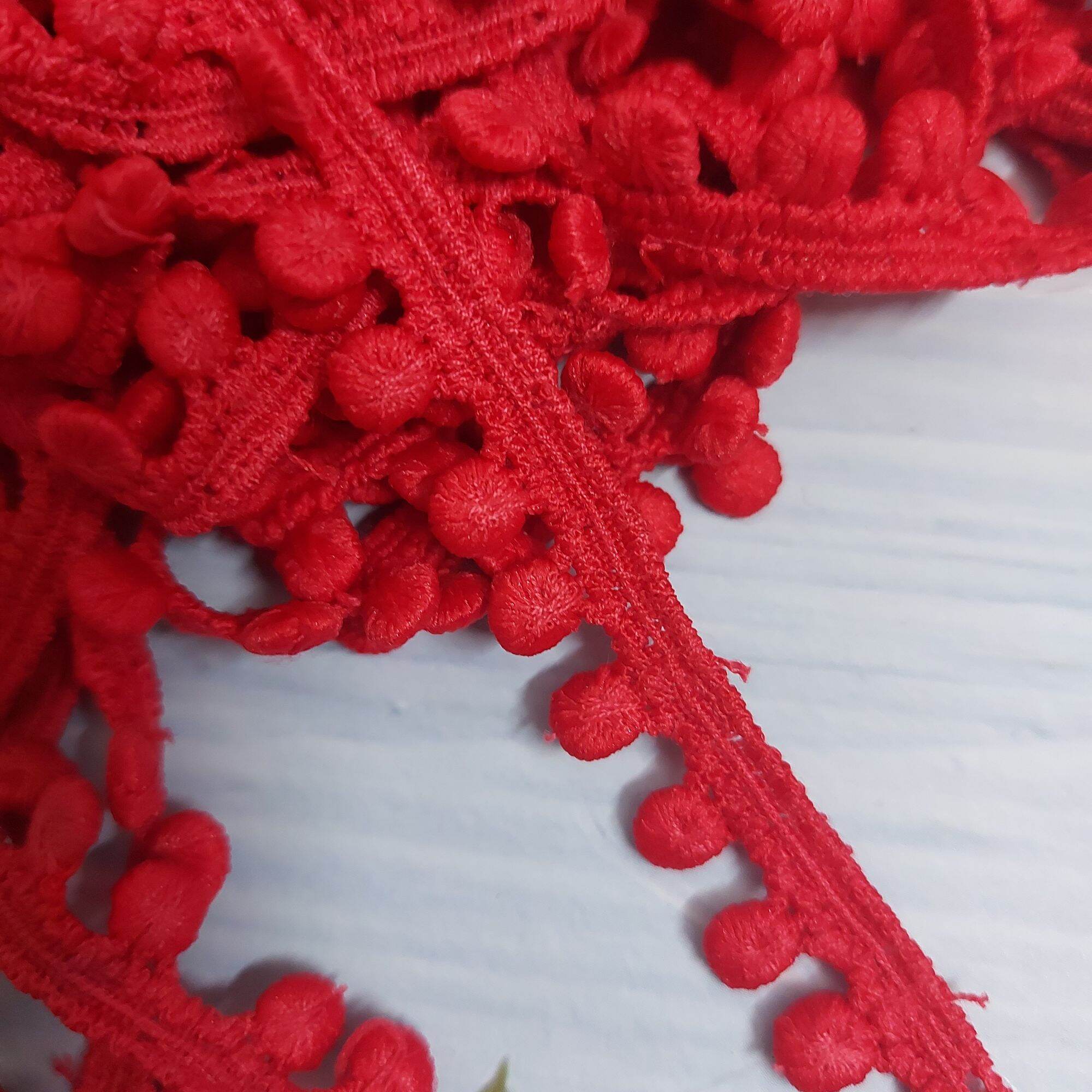Ren chỉ cotton pom pom ,màu đỏ , bản 1.2cm.