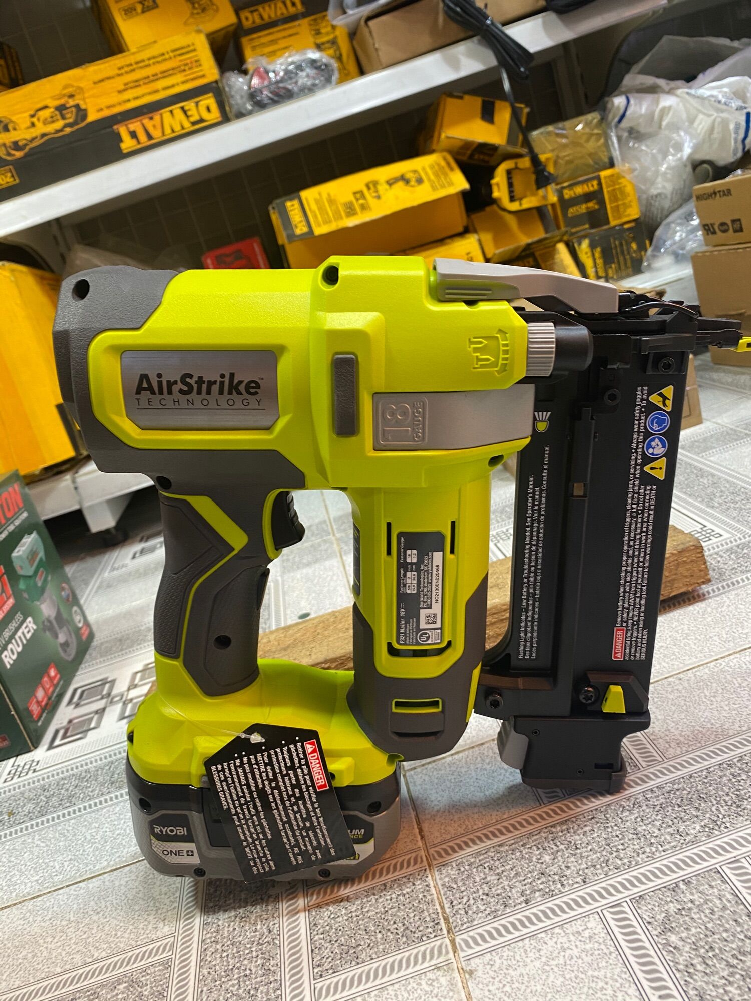 Bắn đinh F ryobi dùng pin 18v