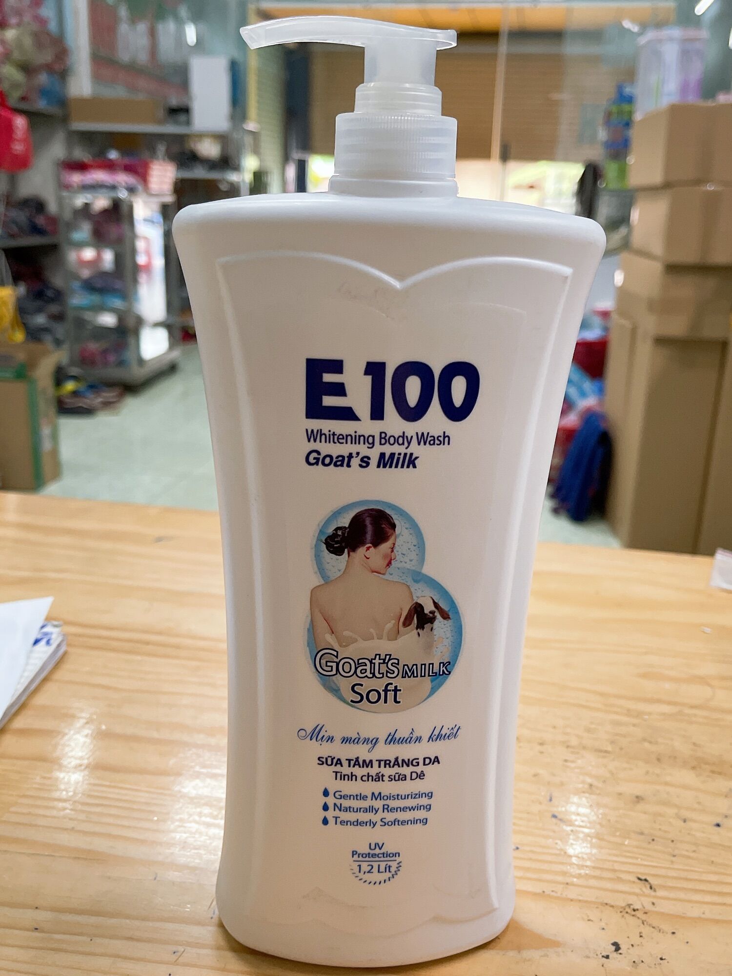 Sữa tắm trắng da tinh chất sữa dê E100 1,2 lít