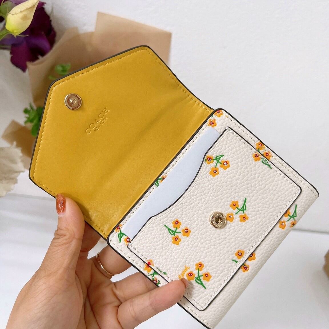Ví coach hoa phun nổi siêu xinh