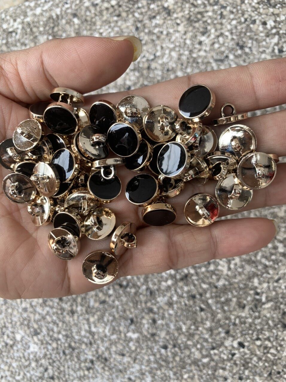 Set 50 nút sơ mi 1.2cm màu đen trơn