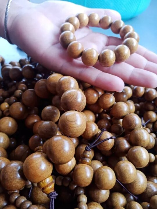 vòng tay gỗ bách xanh