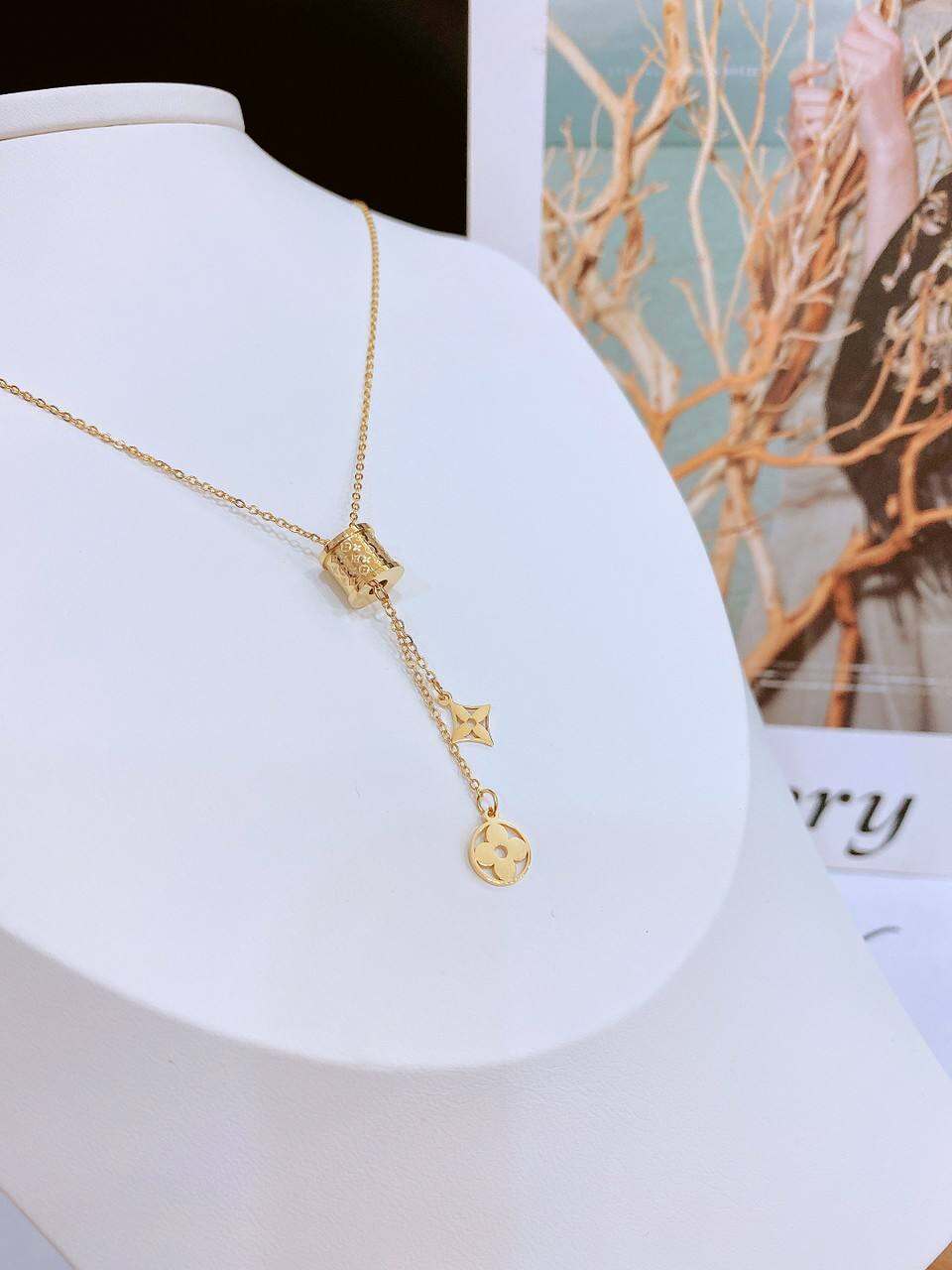 DÂY CHUYỀN TITAN MẶT TITAN CỎ 4 LÁ LV- TITAN CHUẨN LOẠI 1 SIÊU BỀN MÀU