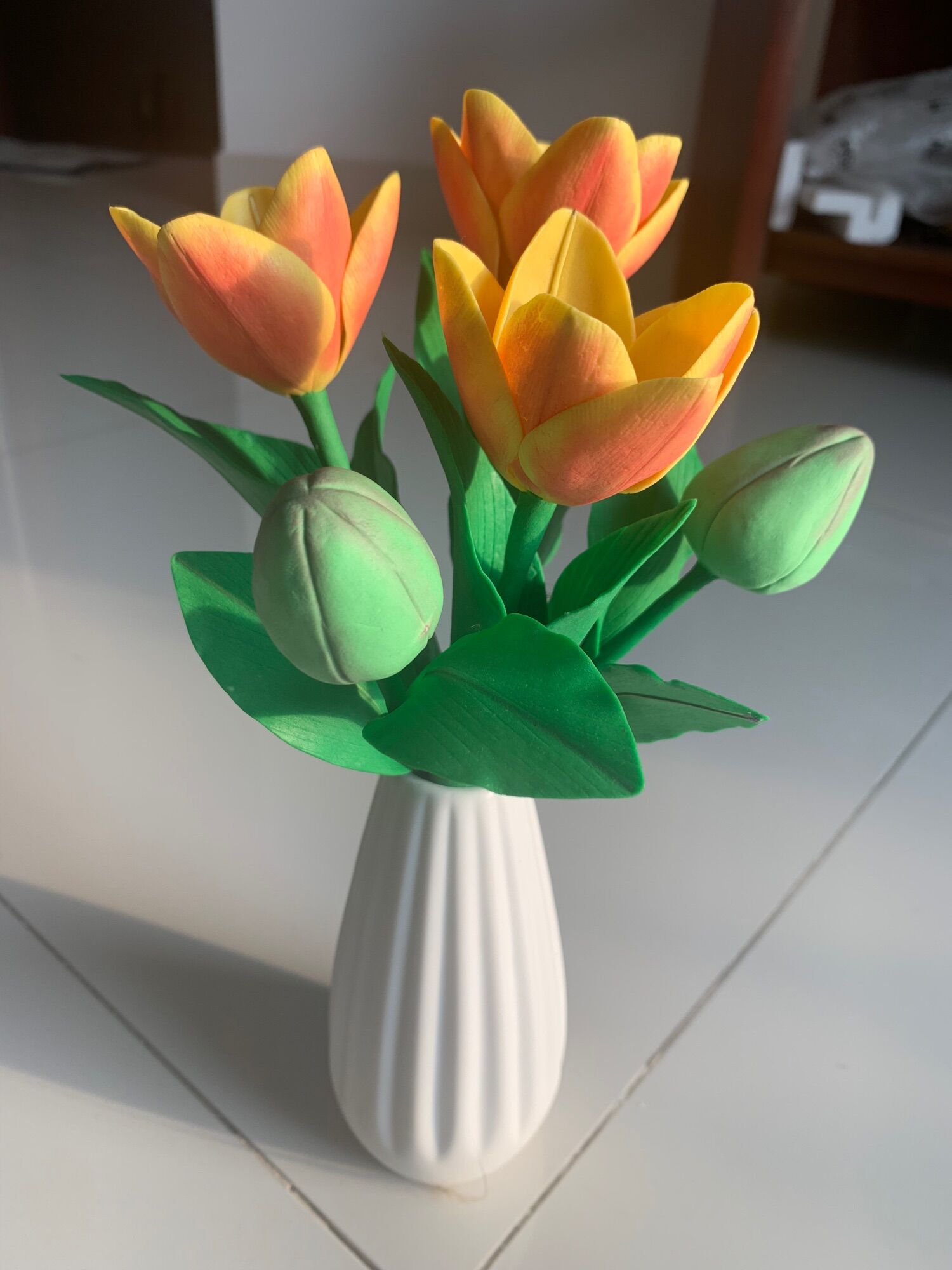 Bình hoa tulip bằng đất sét size trung