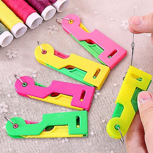 Dụng cụ xỏ kim tự động