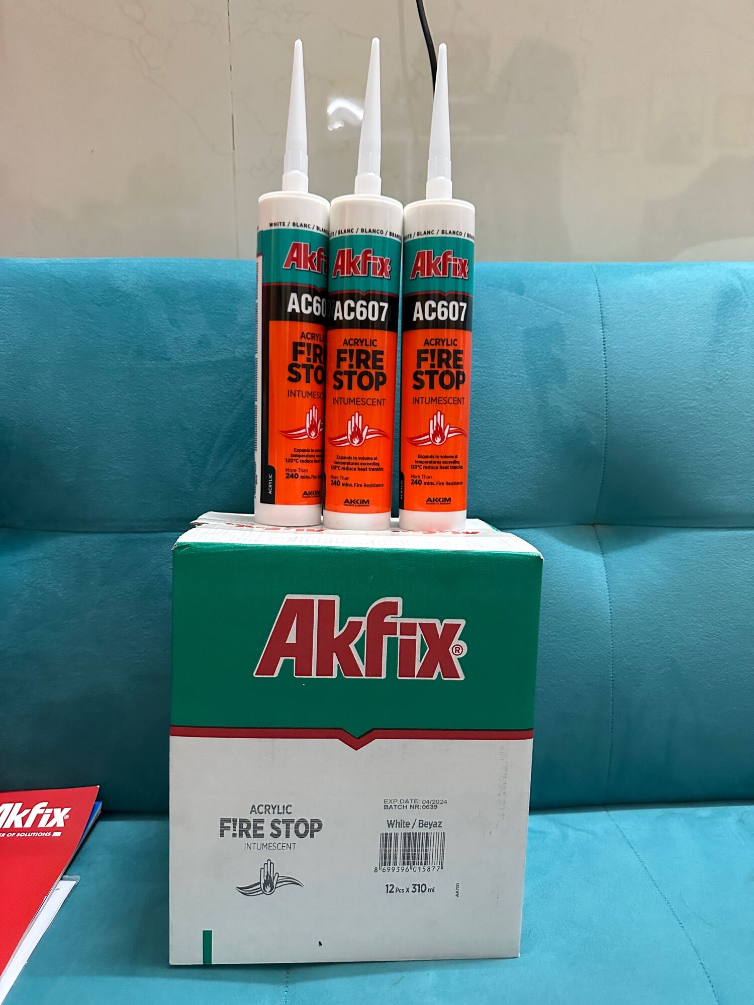 Combo 1 thùng 12 chai keo trám chống cháy chịu nhiệt đến 1000 độ Akfix