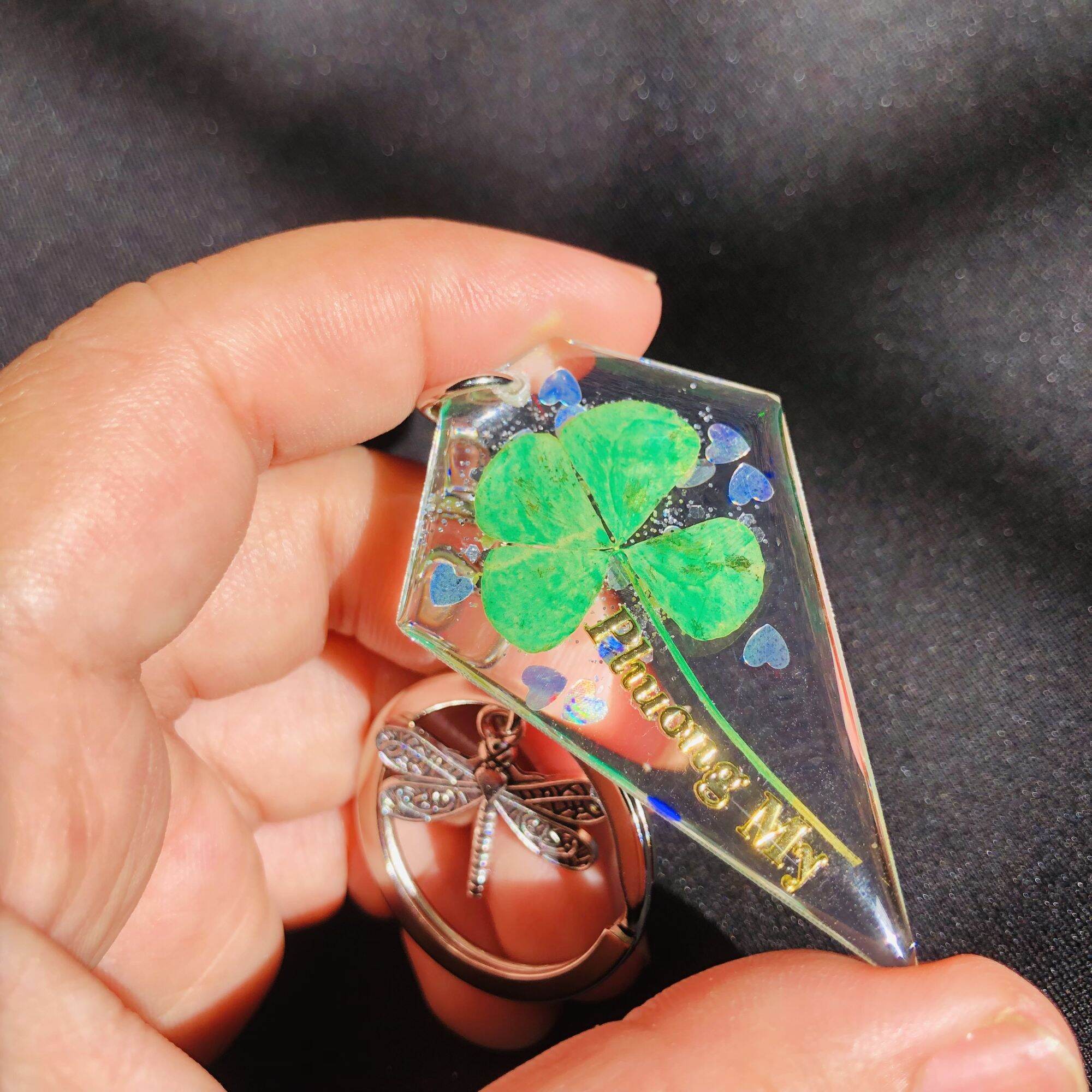 Móc khóa cỏ 4 lá may mắn tim xinh (thêm chữ theo yêu cầu) handmade epoxy resin quà lưu niệm độc đáo