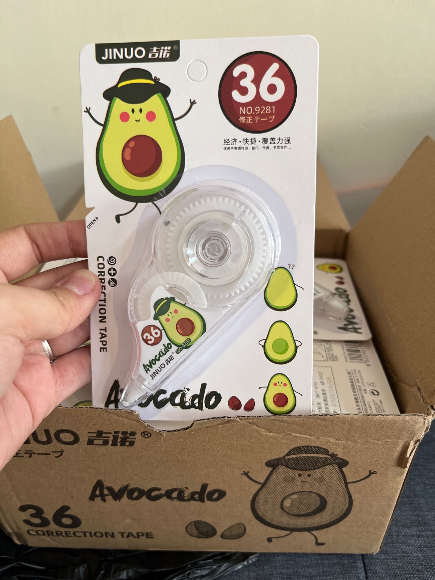 [HCM]Bút xoá kéo hình quả bơ và cà rốt (1 cái)