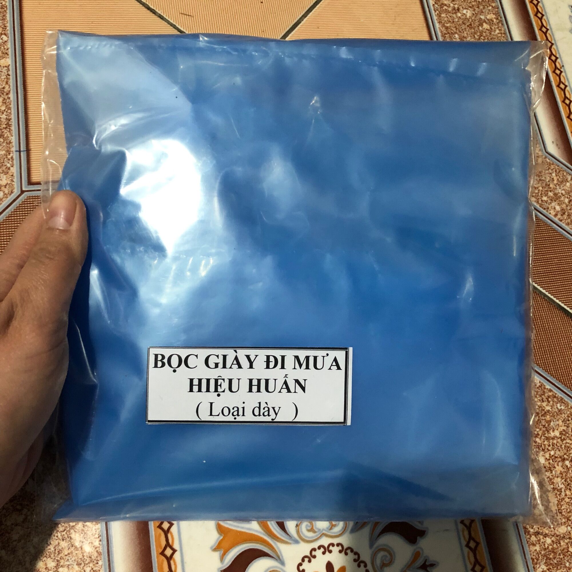 Giày Đi Mưa Nilon Loại Dày Dặn Hiệu Huấn, dễ sử dụng