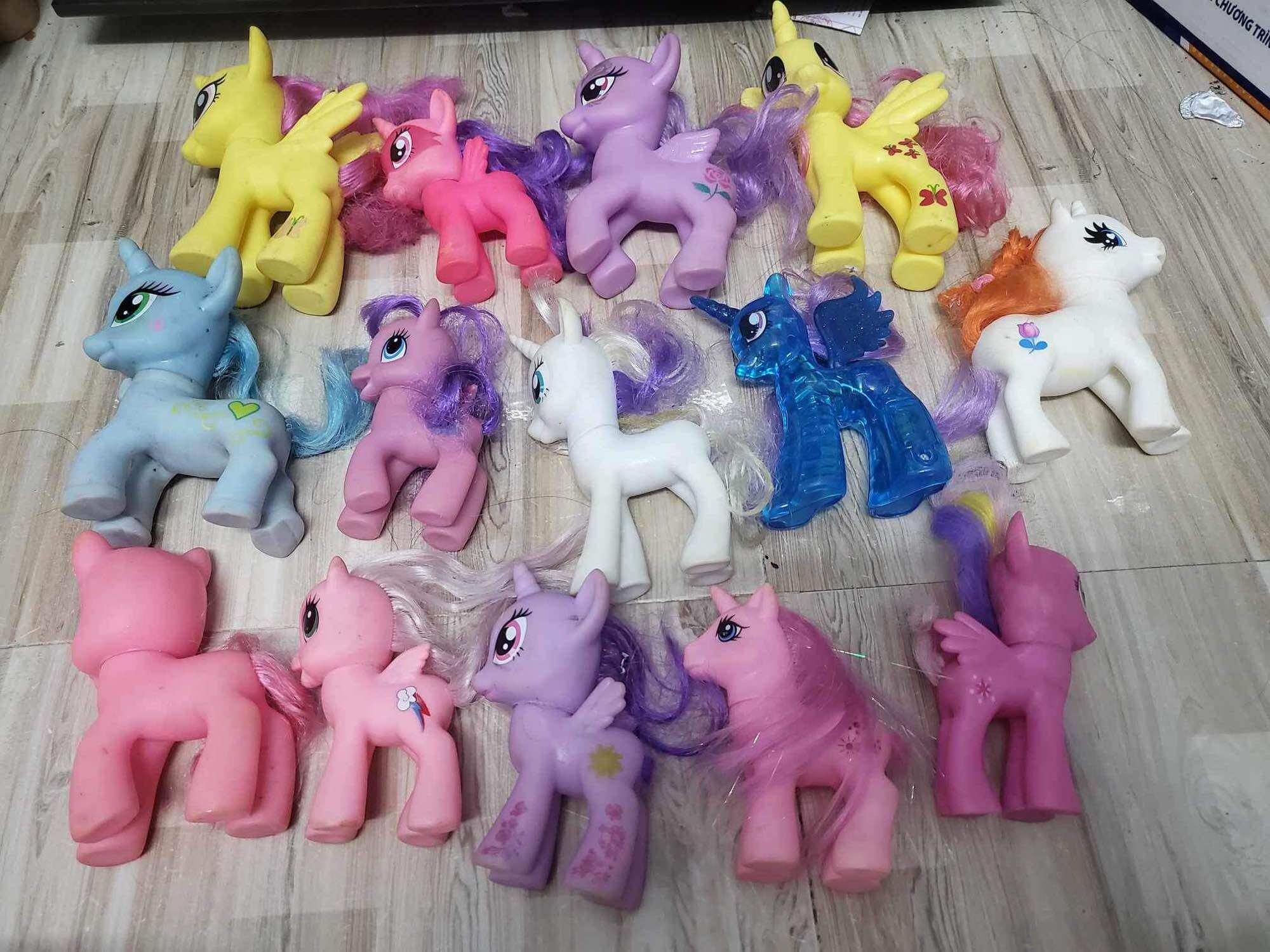 Set ngựa pony cũ 14 con còn đẹp cho bé