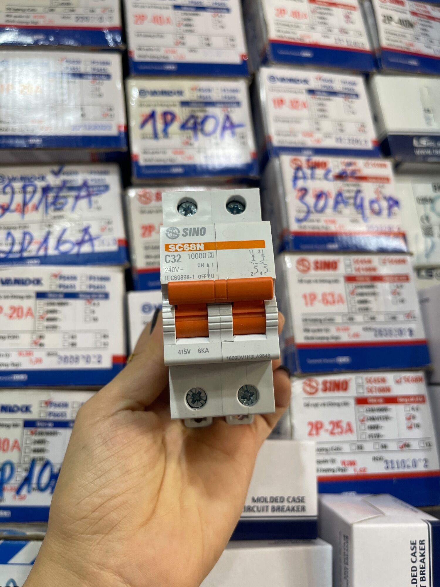 Át MCB đôi 2P 10A...63A SC68N SINO, VANLOCK