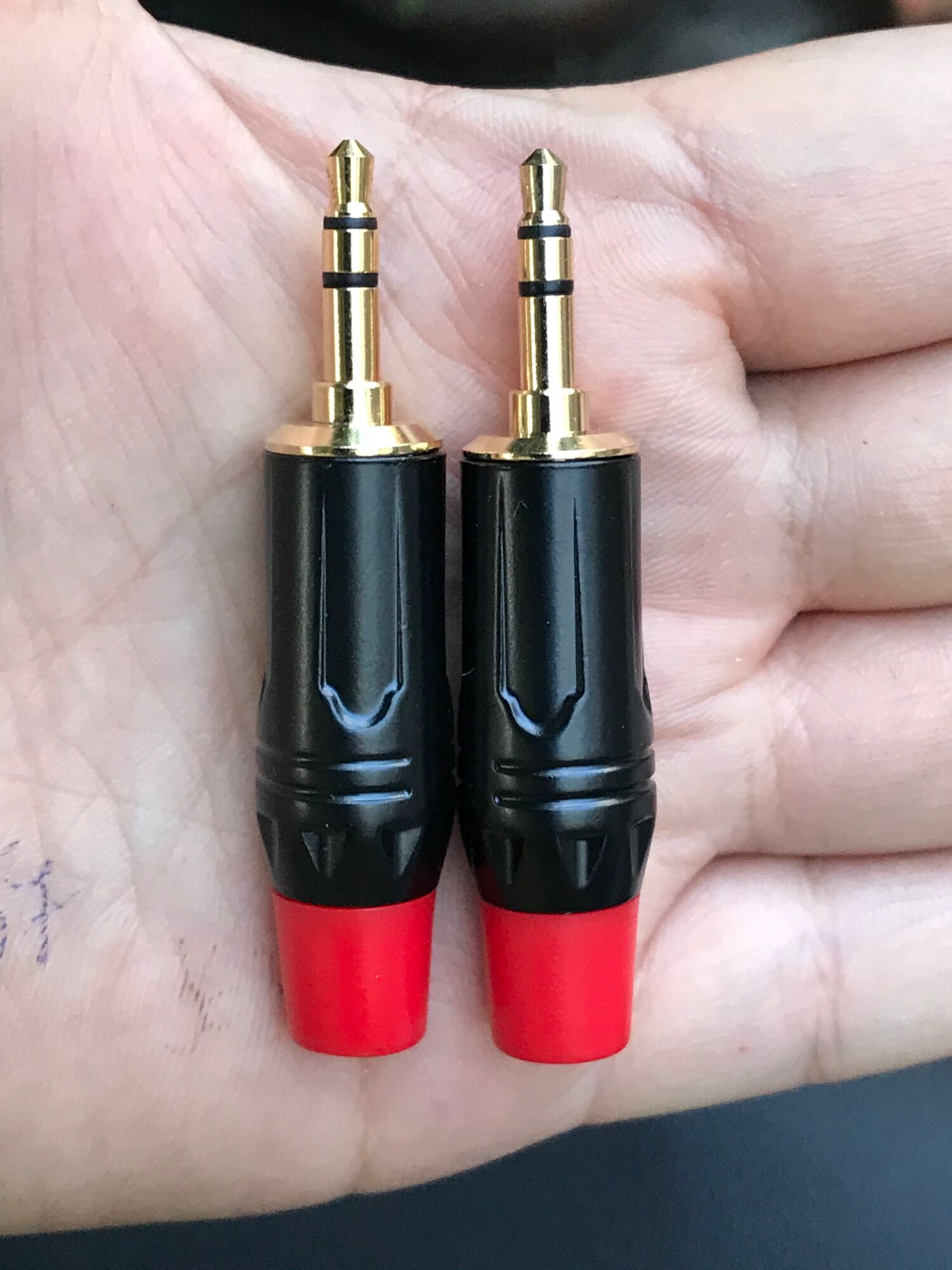 Rắc 3 li hàng dây