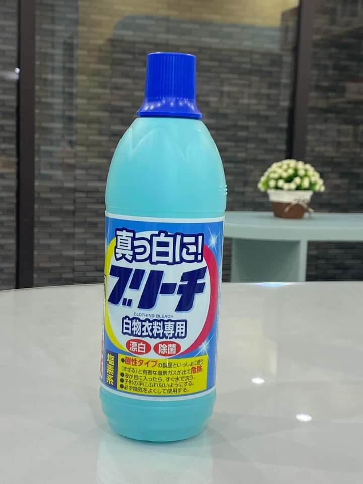 Chai tẩy trắng quần áo Nhật Bản 600ml rocket