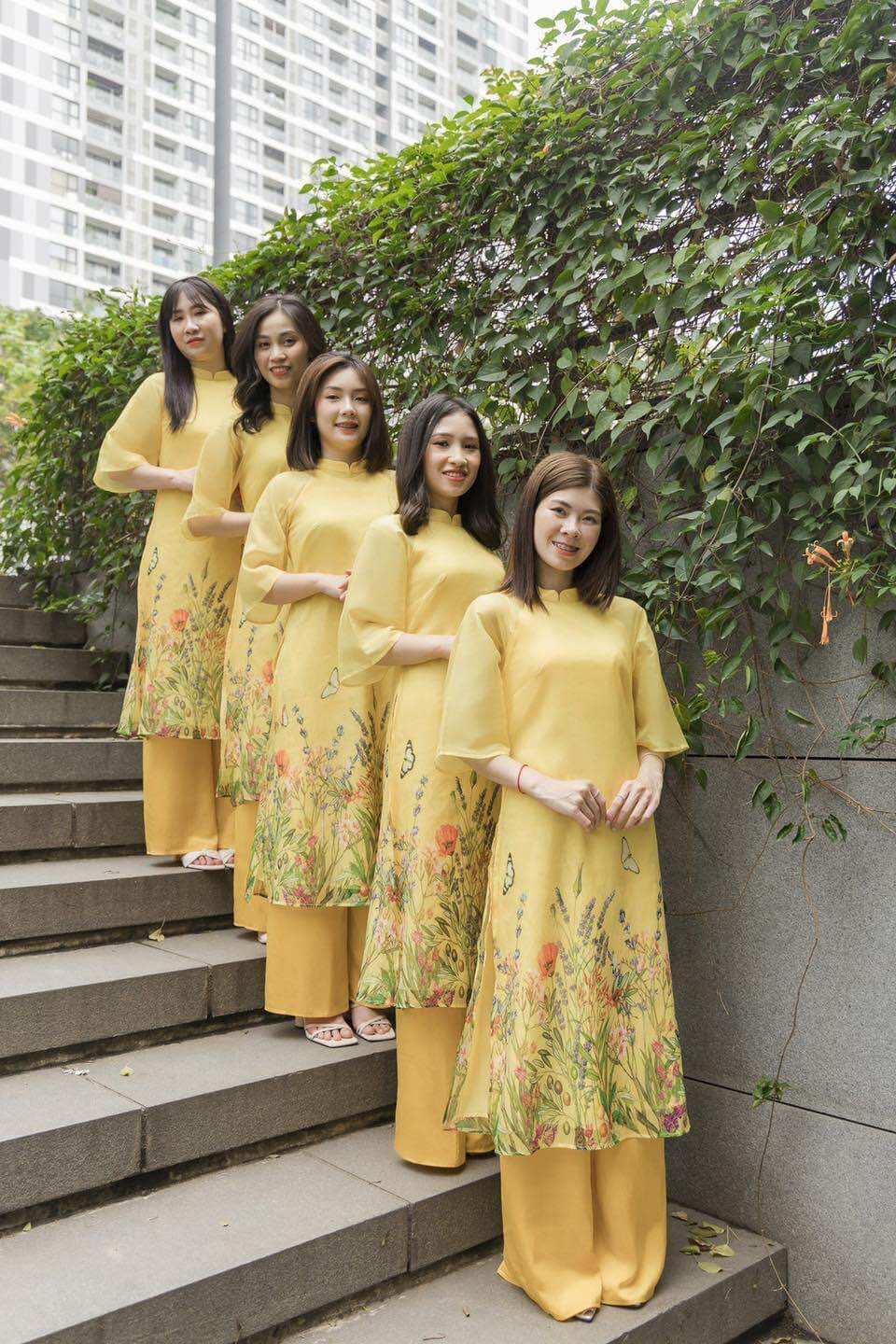 Áo dài cách tân voan tơ 4 tà màu vàng
