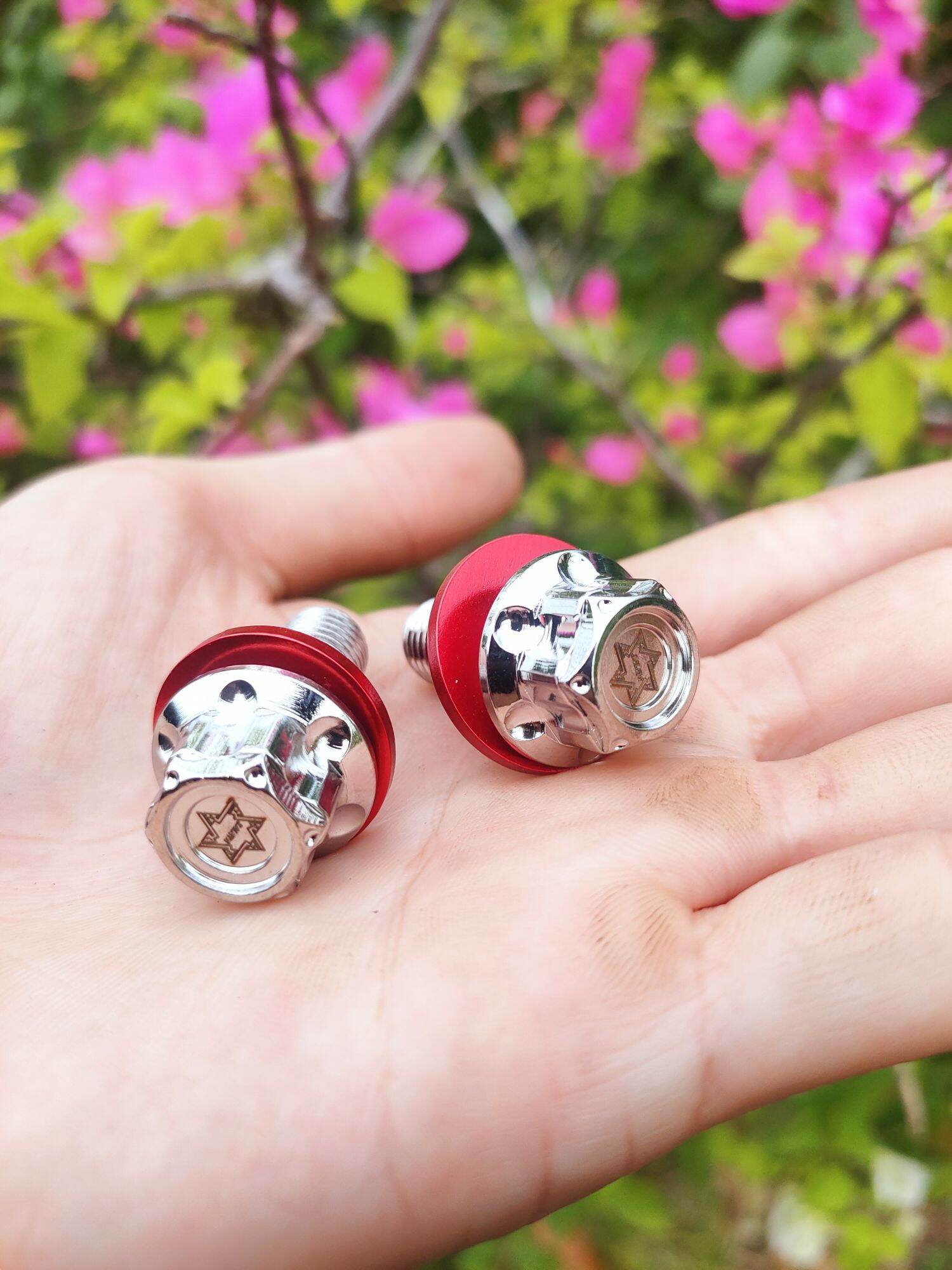 Cặp ốc pát heo Honda, Yamaha kèm long đền đỏ.