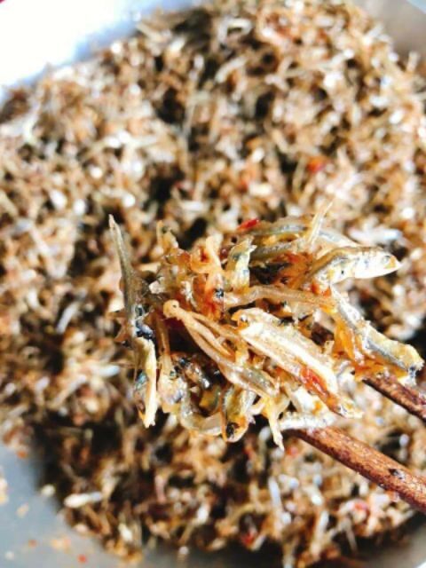 Cá cơm chiên/rim tỏi ớt - 500gr